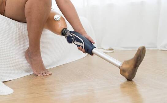 Jak protezy mechaniczne wspierają codzienną aktywność użytkowników?