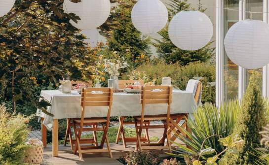 Stoły rozkładane na taras – jakie modele warto wybrać?