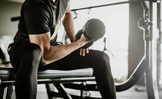 Główne zalety korzystania z atlasy wielofunkcyjnego w treningu