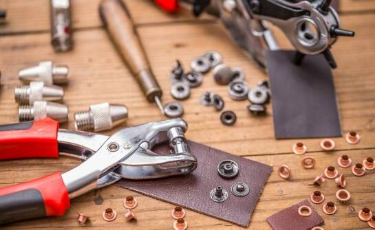 Jak narzędzia jubilerskie wpływają na efektywność pracy złotnika?