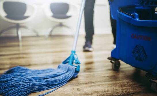 Czyszczenie miejsc trudnodostępnych – jak specjaliści radzą sobie z wyzwaniami?