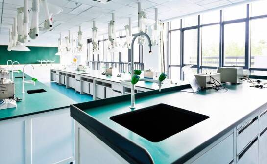 Wyposażenie laboratoryjne: rola armatury laboratoryjnej w codziennej pracy