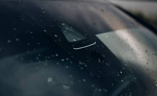 Wpływ wysokiej jakości materiałów na trwałość montażu szyb samochodowych