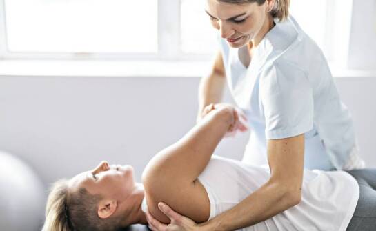 Zalety terapii manualnej w leczeniu dolegliwości ortopedycznych u pacjentów starszych