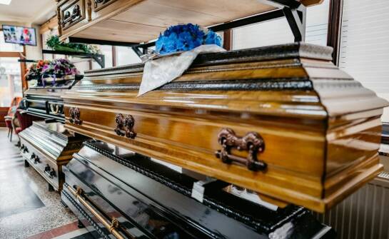 Metalowa taca – jak wpływa na przebieg ceremonii religijnych?