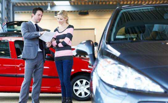 Skup aut – jak sprawnie przeprowadzić sprzedaż transakcji?