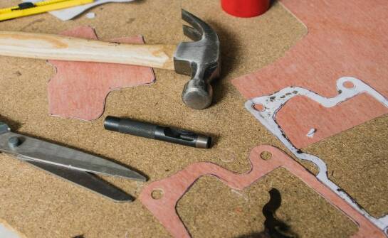 Wybór odpowiedniego uszczelniacza do grzejników – kluczowe czynniki, które warto wziąć pod uwagę.