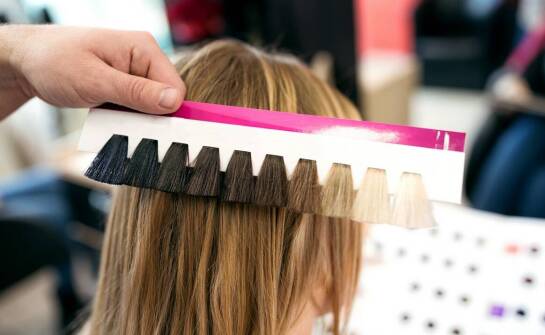 Doczepiane włosy na taśmę a inne metody przedłużania – porównanie