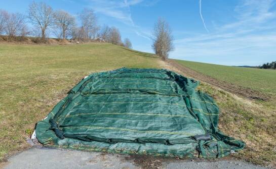 Jakie są zalety stosowania agrotkaniny w wielosezonowych uprawach?