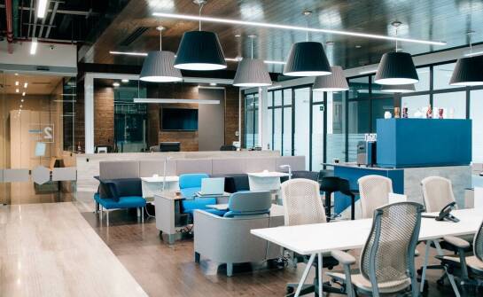 Magnetyczne tablice z nadrukiem a organizacja przestrzeni biurowej – praktyczne porady