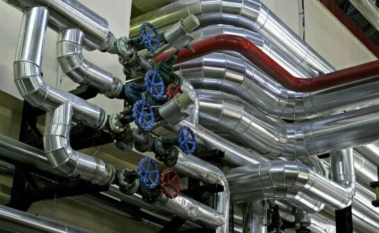 Zastosowanie otulin na zewnętrzne rury w różnych sektorach przemysłowych