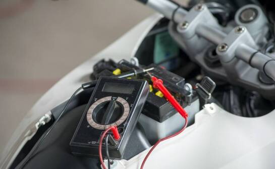 Akumulatory trakcyjne w motocyklach – jakie mają zalety i zastosowanie?