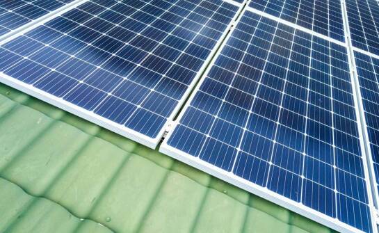 Jakie materiały są kluczowe dla efektywności systemu SR?