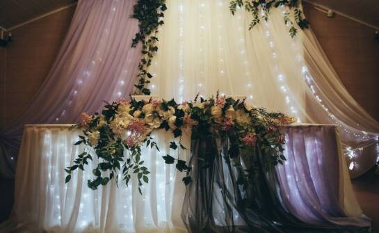 Wynajem namiotu ślubnego – jakie formalności trzeba spełnić przed podpisaniem umowy?