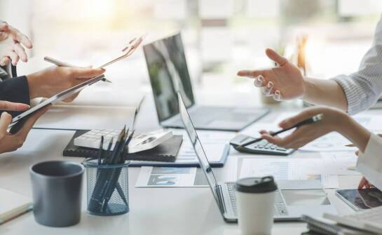 Wpływ profesjonalnej obsługi kadrowo-płacowej na efektywność firm w branży alkoholowej