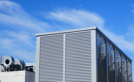 Zróżnicowane zastosowania wewnętrznych kratek wentylacyjnych w obiektach przemysłowych