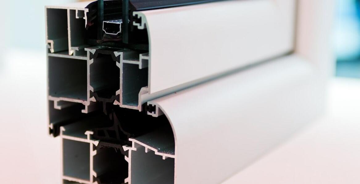 Porównanie trwałości okien z PCV z innymi materiałami