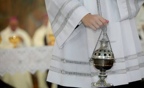 Jak margaretka dla kapłana wpływa na duchowe przywództwo w parafii?