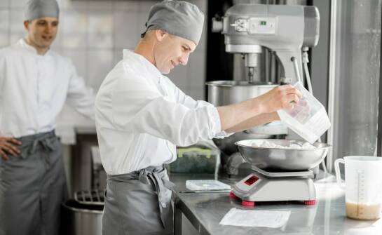 Wyroby cukiernicze: jak hurtowe zakupy zwiększają opłacalność w piekarni?