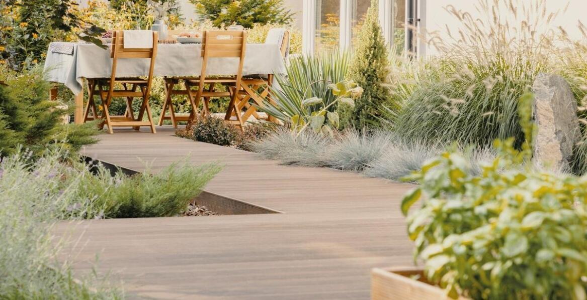 Nowoczesne rozwiązania w architekturze krajobrazu z użyciem kwadratowych palisad