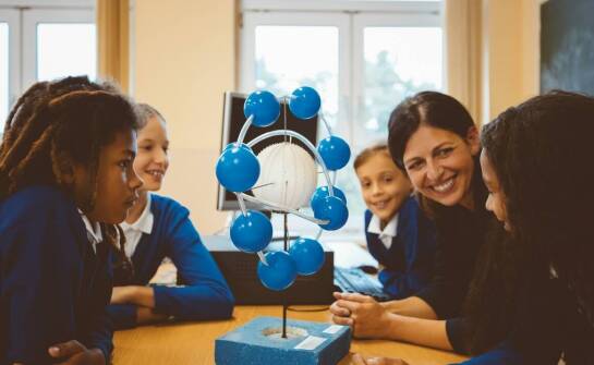 Edukacyjne gry na interaktywnej tablicy jako sposób na rozwijanie logicznego myślenia