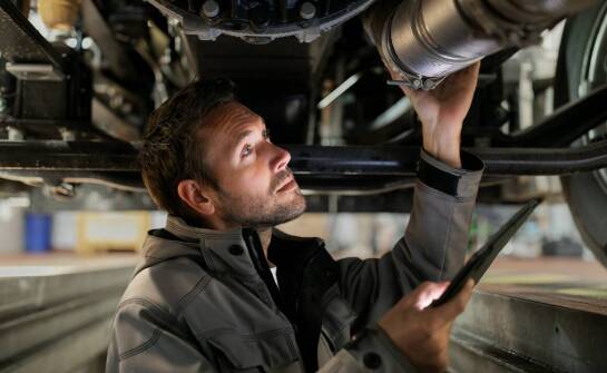 Jak serwisowanie układu hamulcowego w naczepach wpływa na poprawę bezpieczeństwa?