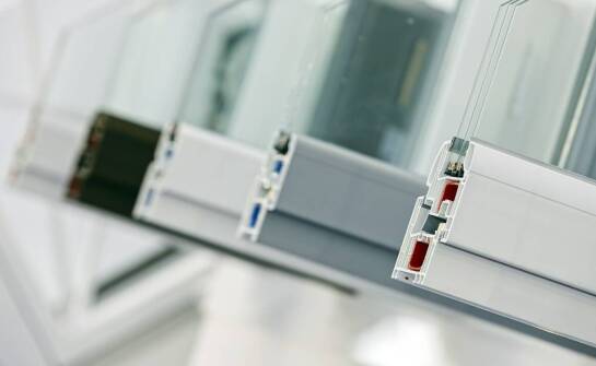 Jakie są kluczowe aspekty konserwacji okien do wydawania posiłków?