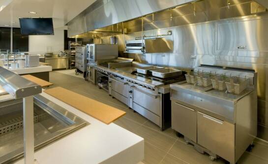 Wyposażenie chłodnicze dla małych gastronomicznych lokali – co wybrać?