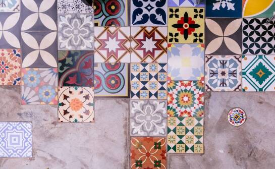 Kreatywne podejście do projektowania naklejek wycinanych po obrysie