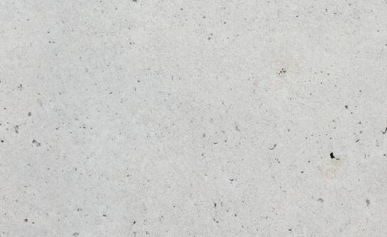 Oikos beton i jego odporność na zarysowania oraz wilgoć