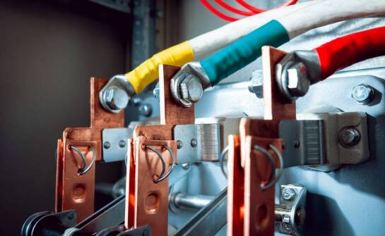 Jak złącza cinch wpływają na elastyczność systemów audio w przestrzeniach komercyjnych?