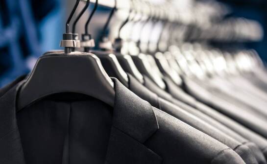 Klasyczne męskie wzory garniturów – ponadczasowy wybór dla każdego