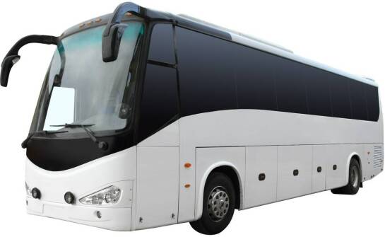 Co warto wiedzieć o wynajmie busów do długich tras turystycznych?