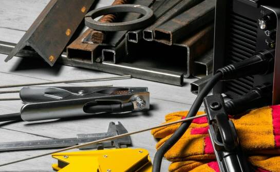 Klej Fix All High Tack w praktycznych zastosowaniach w budownictwie