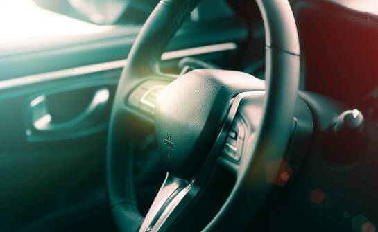 Jakie technologie wspierają regenerację desek rozdzielczych w nowoczesnych pojazdach?