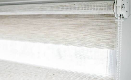 Jakie rozwiązania oferują wewnętrzne rolety dla osób z alergiami?