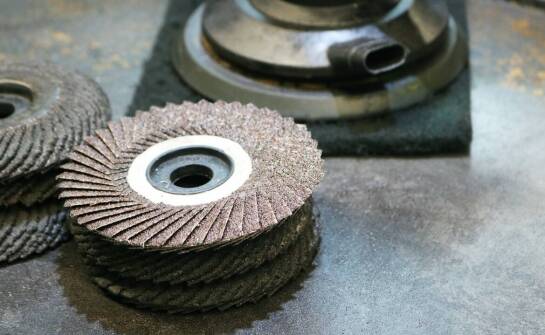 Porównanie pił do granitu – co wybrać dla najlepszej wydajności?