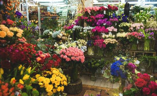 Rybacka siatka w florystycznych aranżacjach na różne okazje