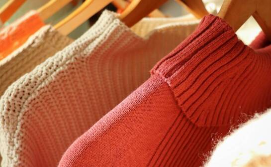 Sklep internetowy jako idealne miejsce do zakupów odzieży dzianinowej