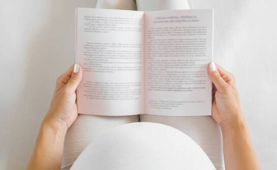 Porady dla przyszłych mam: jak czuć się swobodnie podczas plenerowej sesji brzuszkowej?