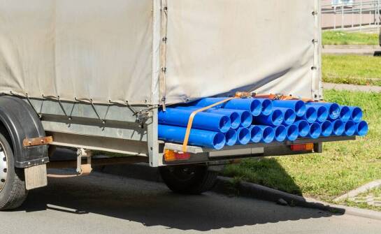 Wpływ jakości tyczek do plandeki na operacyjną efektywność transportu