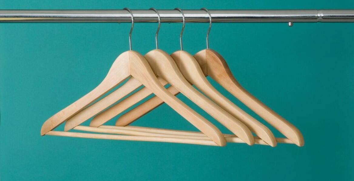 Sukienka na wesele dla dziewczynki 146 – jak zadbać o jej trwałość i wygląd?