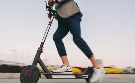 Jak nowe technologie wpływają na rozwój rynku jednośladów?