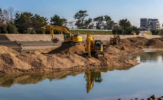 Jakie są kryteria wyboru odpowiedniej koparki do wynajmu?