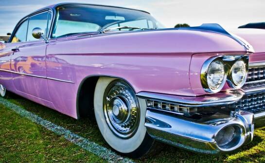 Auto kino – jakie filmy najlepiej sprawdzają się podczas seansów?