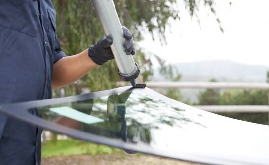 Rola montażu szyb w poprawie bezpieczeństwa w pojeździe