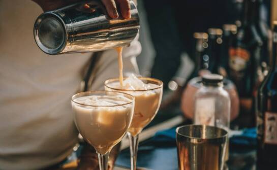 Estetyka i funkcjonalność nowoczesnych barmańskich wózków