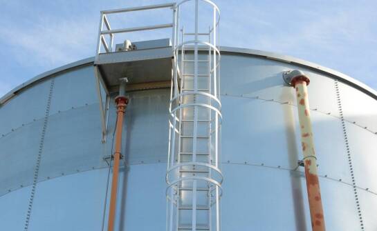 Rola jednoelementowej drabiny aluminiowej w sektorze przemysłowym