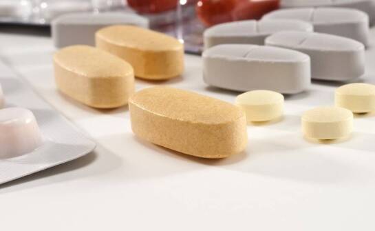 Jakie kształty i powłoki oferują tabletkujące linie?