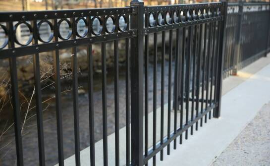 Rola proszkowego lakierowania w ochronie barierek przed korozją